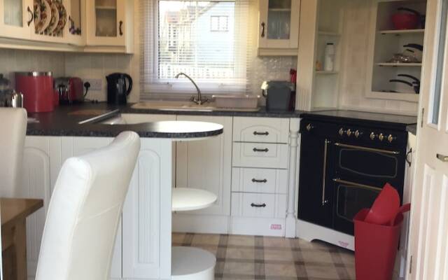 Beautiful 2-bed Chalet in Llanfairpwllgwyngyll