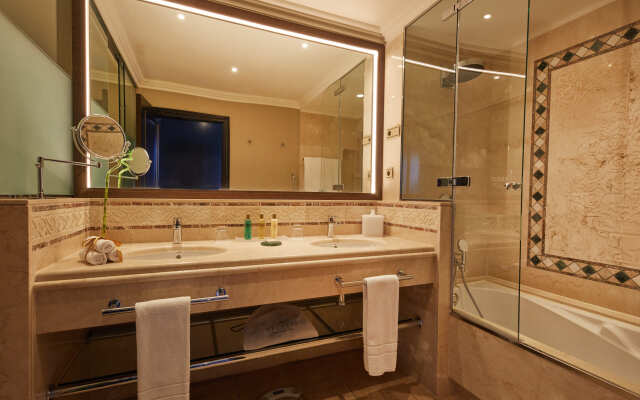 Gran Hotel Atlantis Bahia Real G.L.