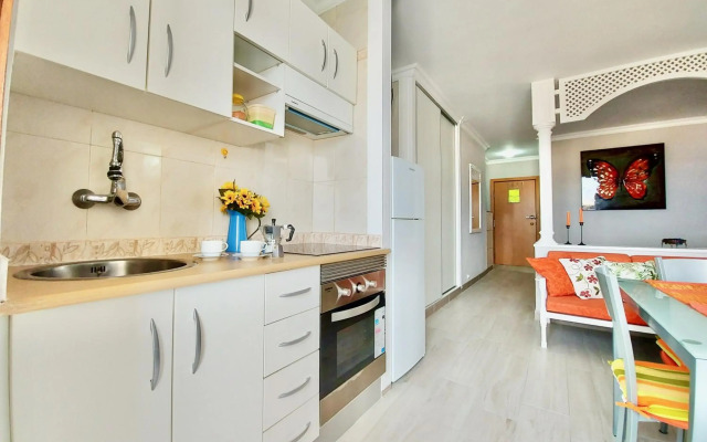 Ocean and Sun Studio Apartment