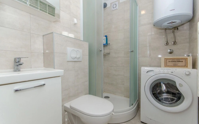 Spacious apartment Neven near center, with two AC units