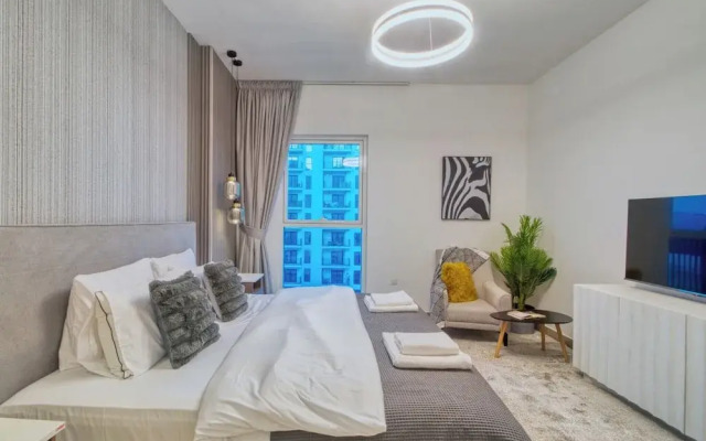 Luxe Ventures Waters Edge Haven