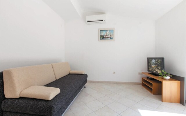 Nice Home in Podaspilje With Wifi and 2 Bedrooms