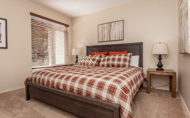 Silver Bear 19 with Covered Parking, Walk to Canyon Lodge by RedAwning