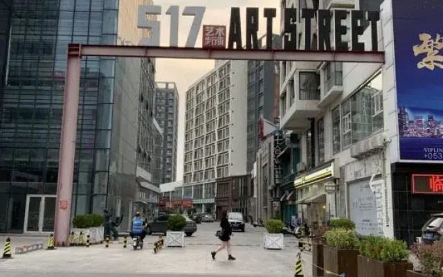 Linyi Love Apartment