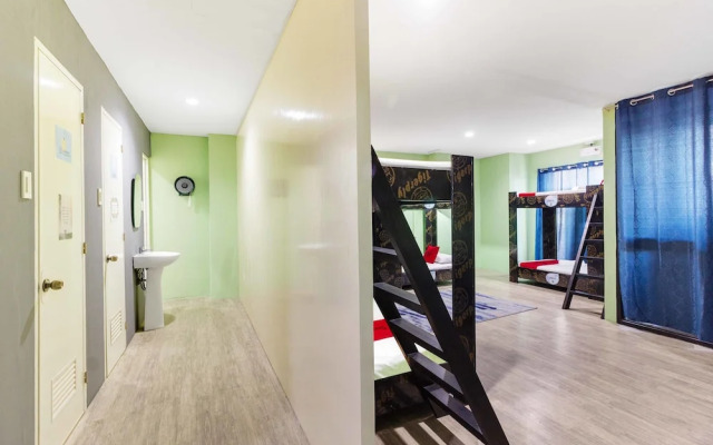 RedDoorz near The Persimmon