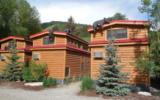 Snake River Cabin Village