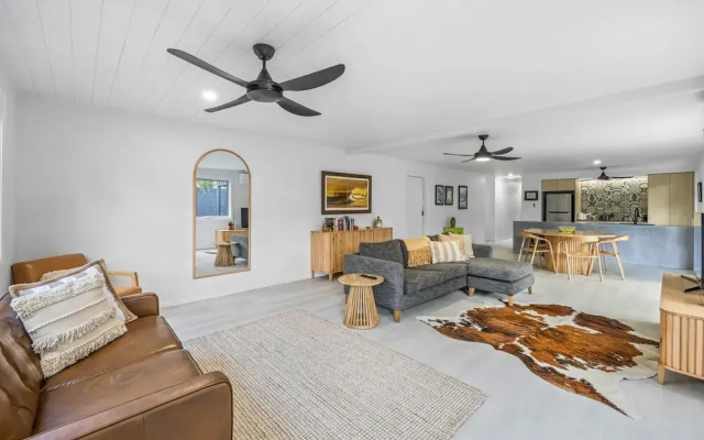Trendy 2-bed Home With Outdoor Entertainment