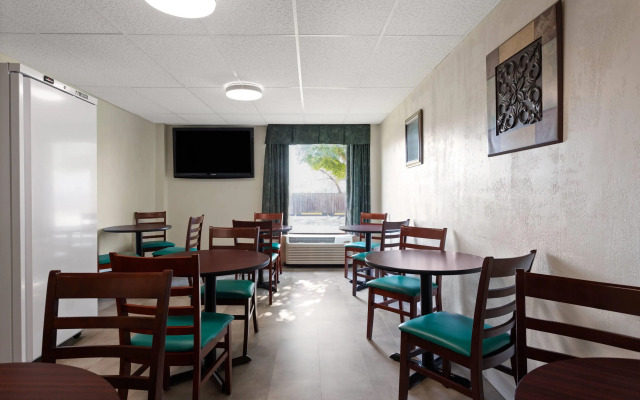 Super 8 by Wyndham Columbus