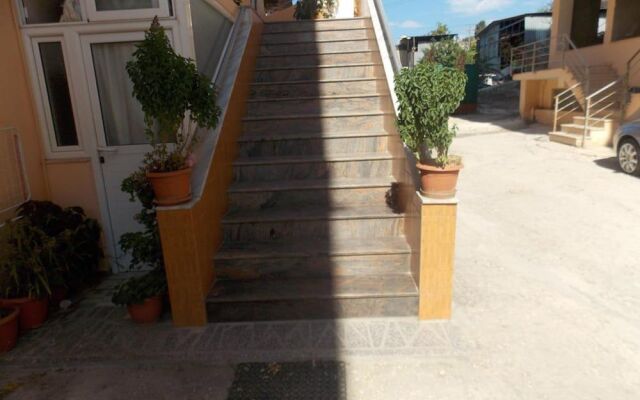 Apartments and Rooms Armanda