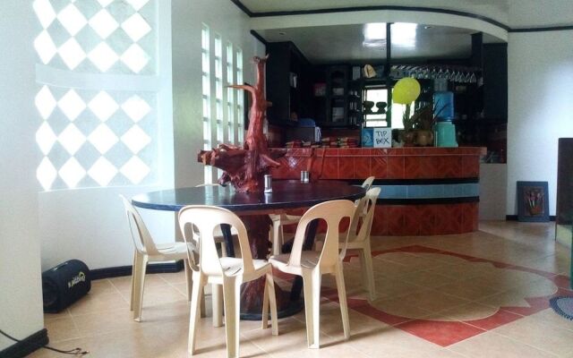New Siargao Manor Hotel - Hostel