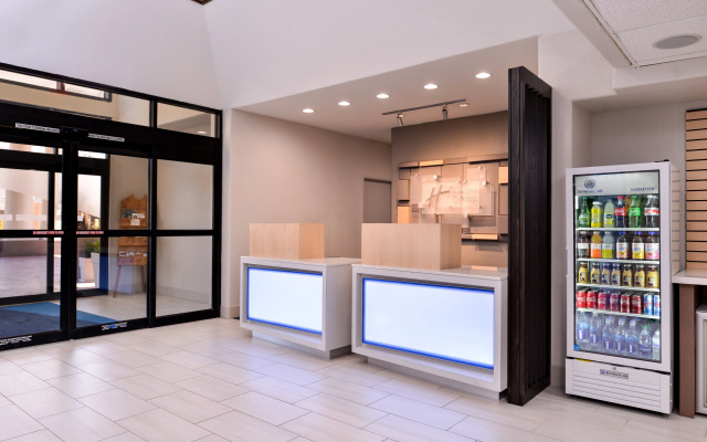 Holiday Inn Express And Suites Elgin