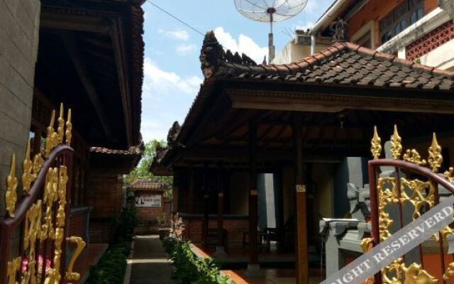 Puri Manik Sari Cottages