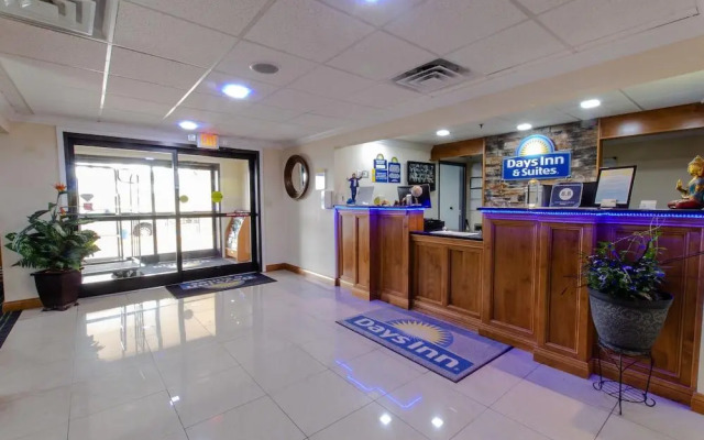 Days Inn & Suites By Wyndham Commerce