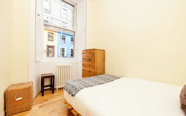 JOIVY Diagon Alley Apartment