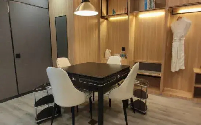 H Hotels (Xingyi Jichang Avenue)