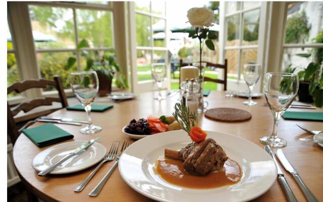 Corinium Hotel & Restaurant