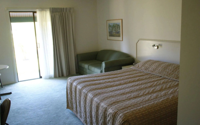 Deniliquin Country Club Motor Inn