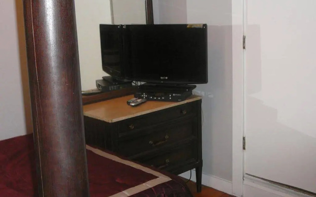 463 Beacon Street Guest House