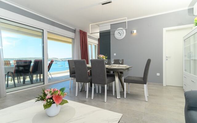 Luxury 90 m2 Apt.w.balcony & Spectacular sea View