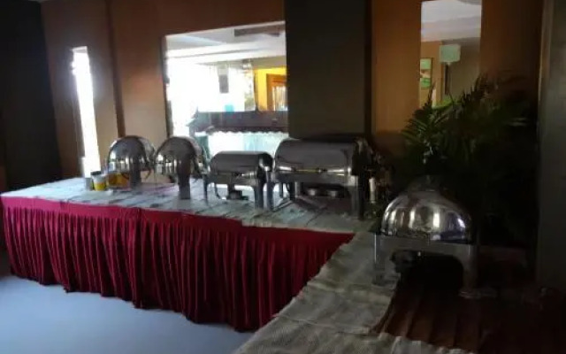 Royal Riviera Hotel & Resort