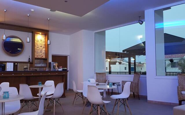 Iris Beach Hotel