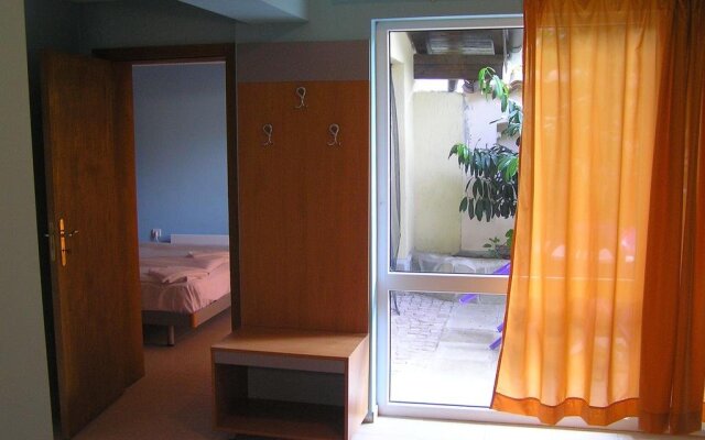 Friends Hotel