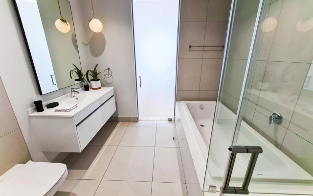 Ellipse Waterfall Upmarket Apartment