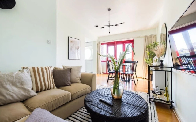 The Shadwell Secret - Contemporary 4bdr House