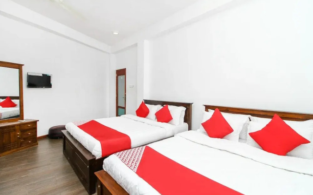 OYO 371 River Palace Hotel