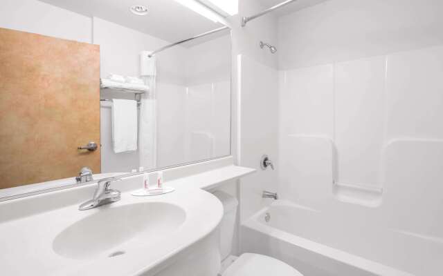 Microtel Inn & Suites by Wyndham Quincy Downtown/River Area