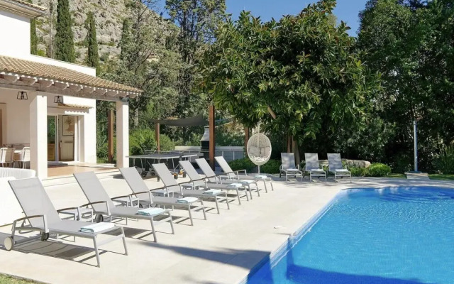 Villa on the Foot of La Font Hills