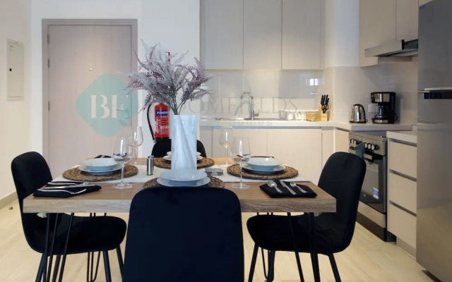 Stunning canal view apartment Yas island
