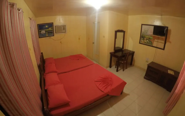 Buena Lynne's Resort Annex