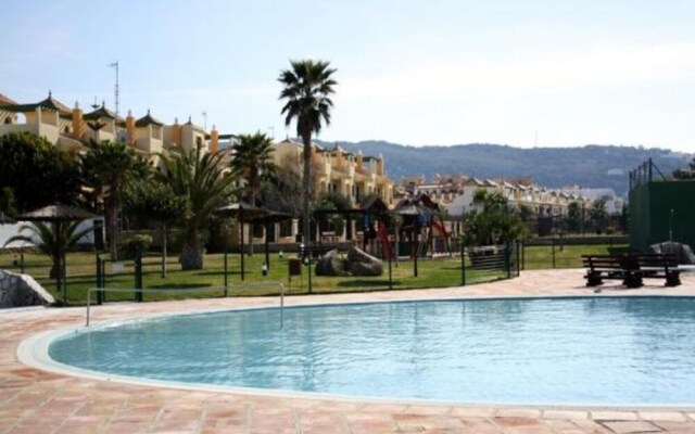Apartment 2 Bedrooms With Pool 103424