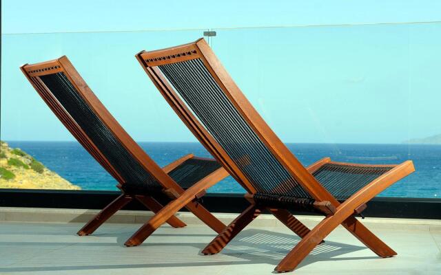 Beachfront 2 Bedroom Villa With Jacuzzi