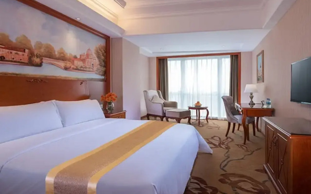 Vienna International Hotel QiandengLake