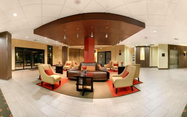 DoubleTree by Hilton Hartford - Bradley Airport