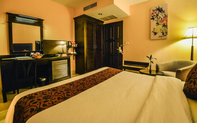 Almond Hotel Sothearos