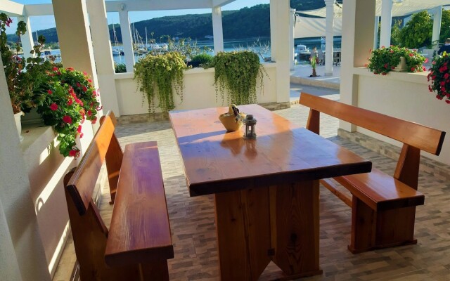 Room in Apartment - Apartments and Rooms With a Swimming Pool Kampor - rab