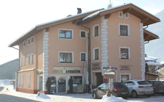 Spacious Apartment in Uderns near Ski Area