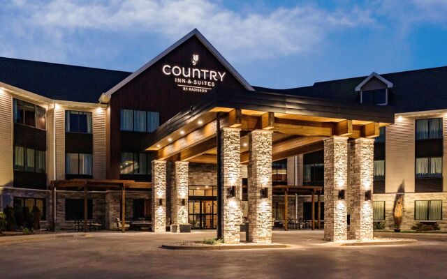 Country Inn & Suites by Radisson, Appleton Airport - Fox River Mall Area