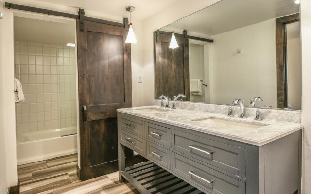 Wild Irishman 1064a by Summitcove Vacation Lodging