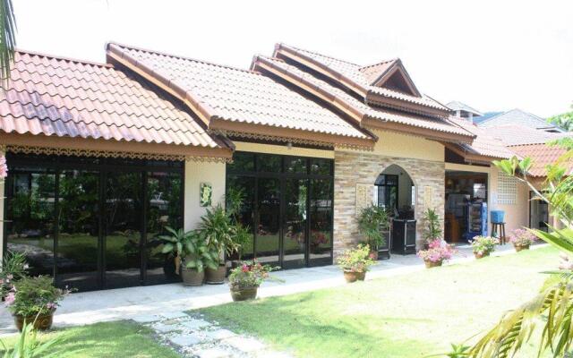 Baan Saensook Villas