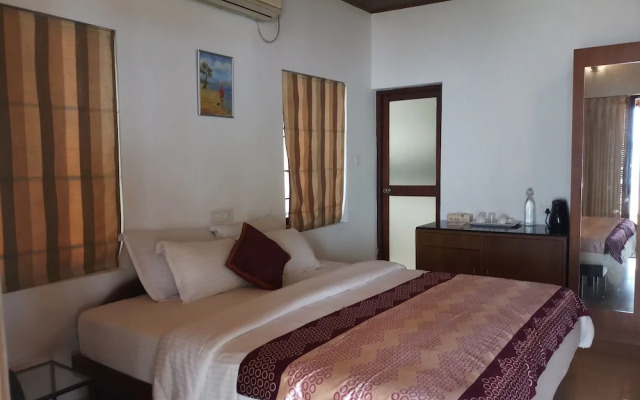 Saro Lake County Hotel