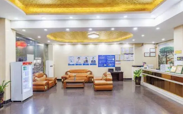 Guangfei Chain Hotel (Yangchun Municipal Government Yueyun Automobile Store)