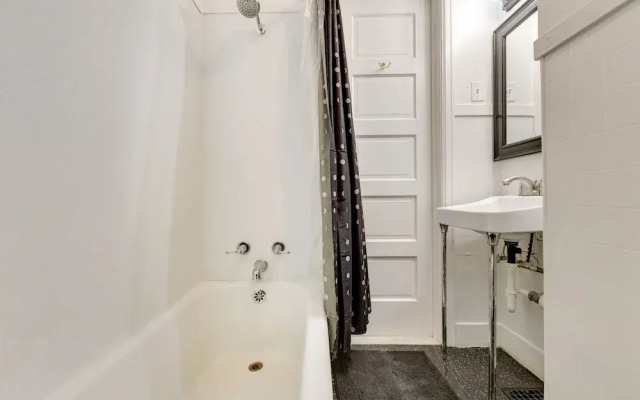 Charming Buffalo Apartment: 2 Mi to Downtown
