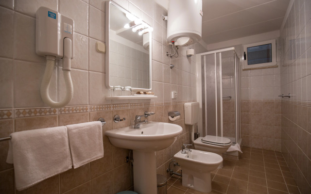 Splendid Golden Rocks Resort