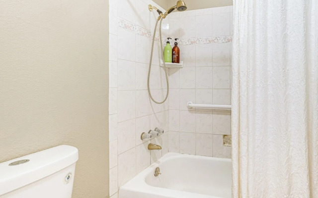 Walkable Scottsdale Condo w/ Pool Access!