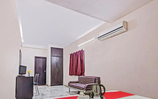 OYO 90738 Safari Residency