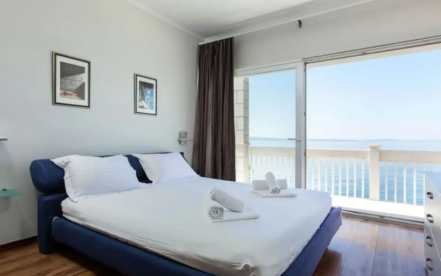 Modern Apartment in Podstrana with Hot Tub